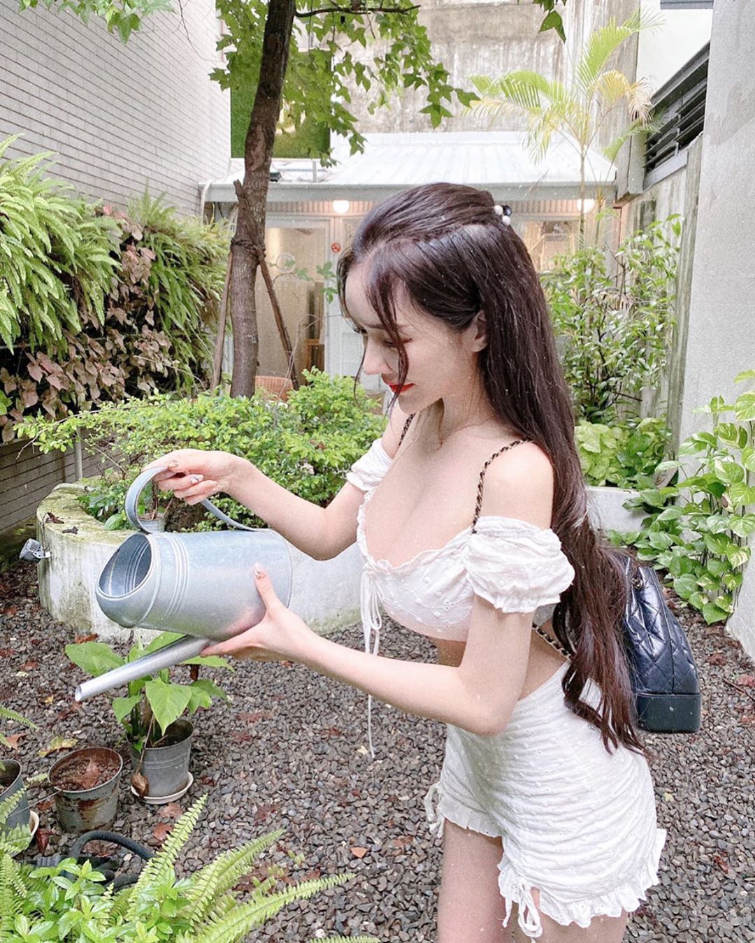 夾娃娃機內驚見爆乳正妹「雲嫣」　誘惑力十足想保夾帶回家