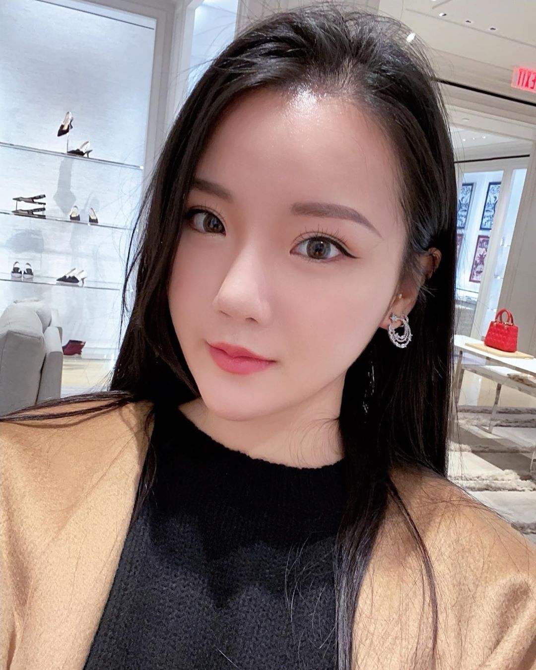 姐姐臉好小喔 Zhen Yin - 美女圖 -