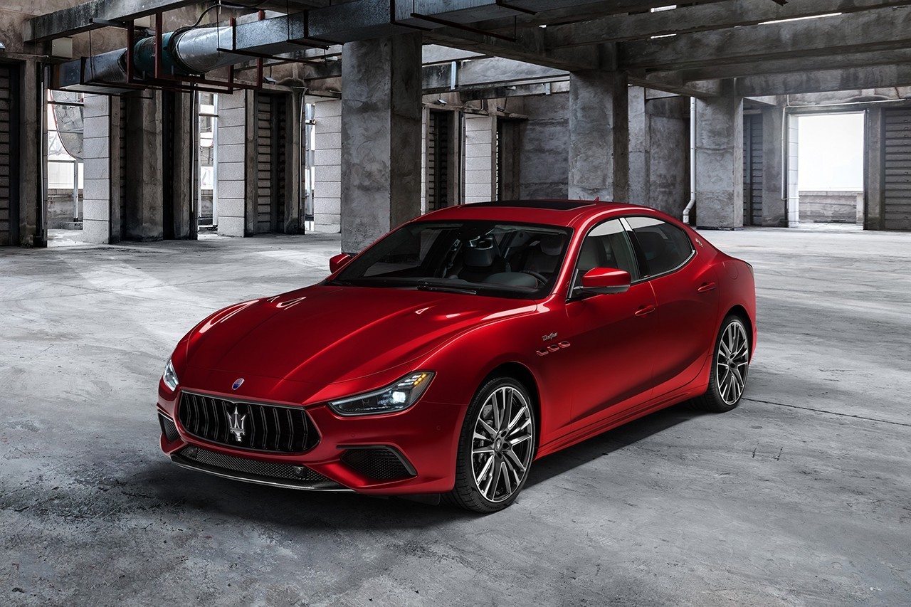https___hk.hypebeast.com_files_2020_08_maserati-trofeo-collection-quattroporte-l.jpg
