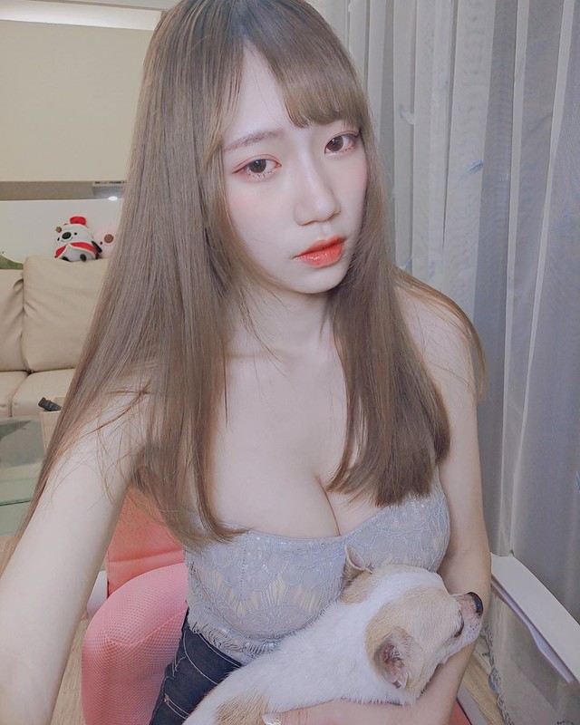 正妹芷涵換上火紅比基尼性感雙球蹦出超惹火 - 美女圖 -