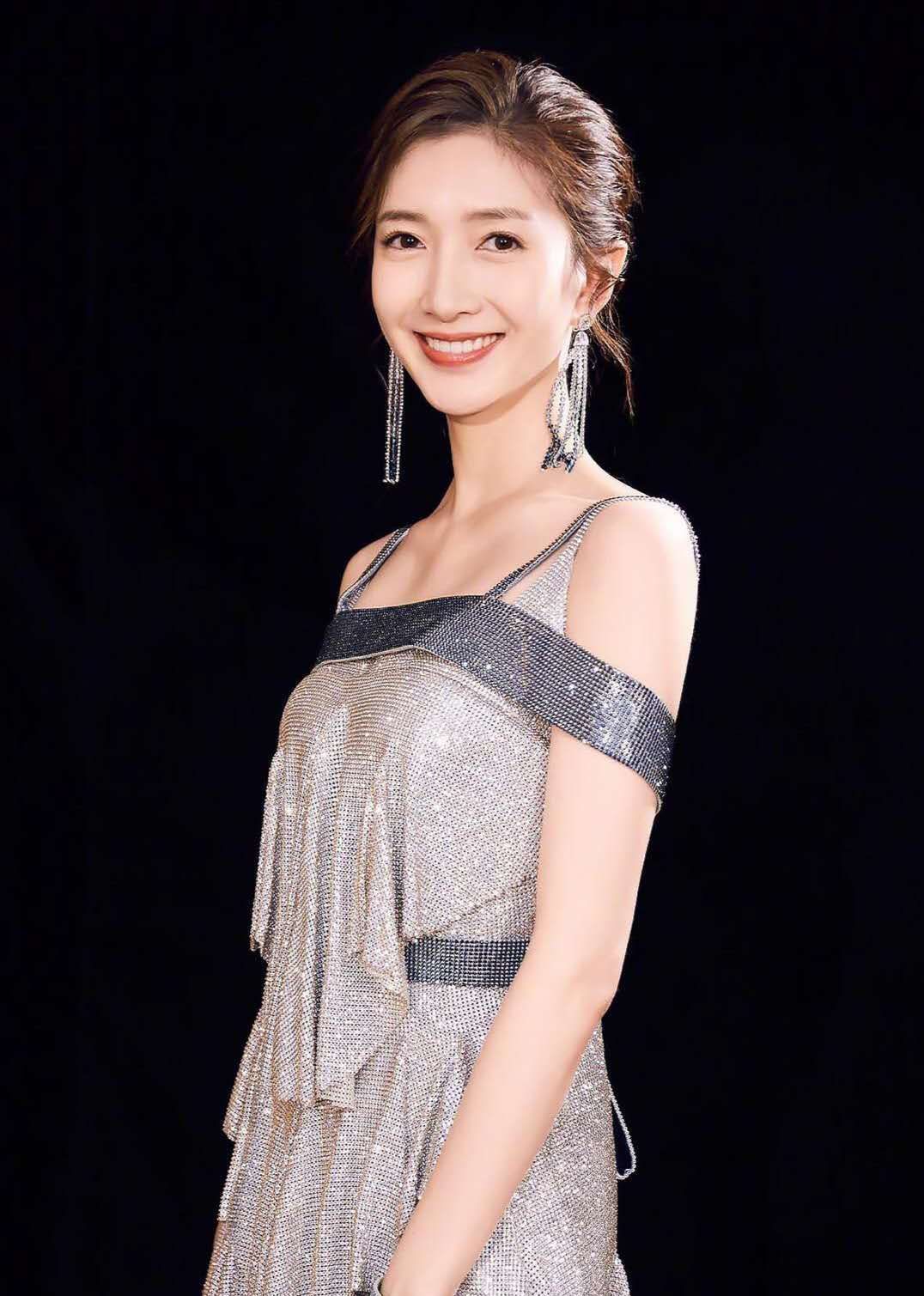 江疏影：影寶堪稱「行走的衣架」，這簡直是完美的身材！ - 亞洲美女 -