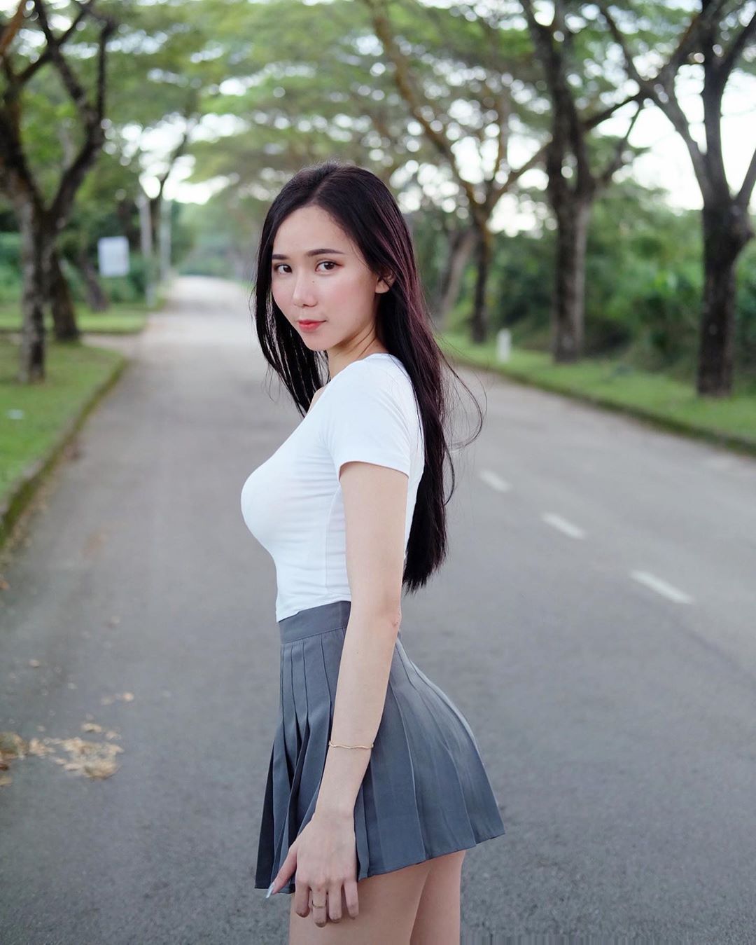 大馬正妹「沛妤Pei Yu」放曬「無瑕美背」騎馬，逆天曲線讓男粉搶當白馬王子！