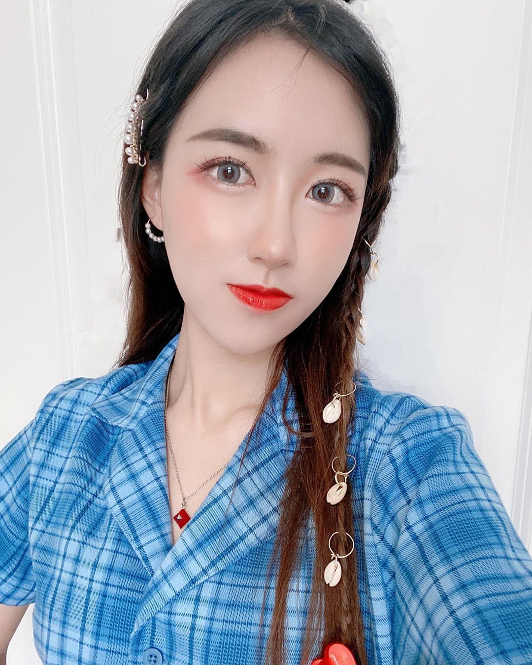 姐姐 的脖子怪怪的 Wendy - 美女圖 -