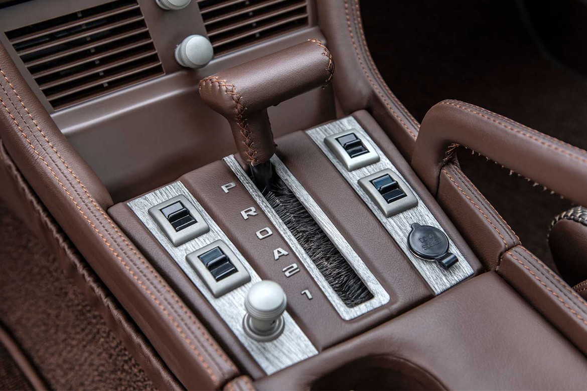 https___hk.hypebeast.com_files_2020_08_speedkore-1974-bmw-30-cs-robert-downey-jr-11.jpg
