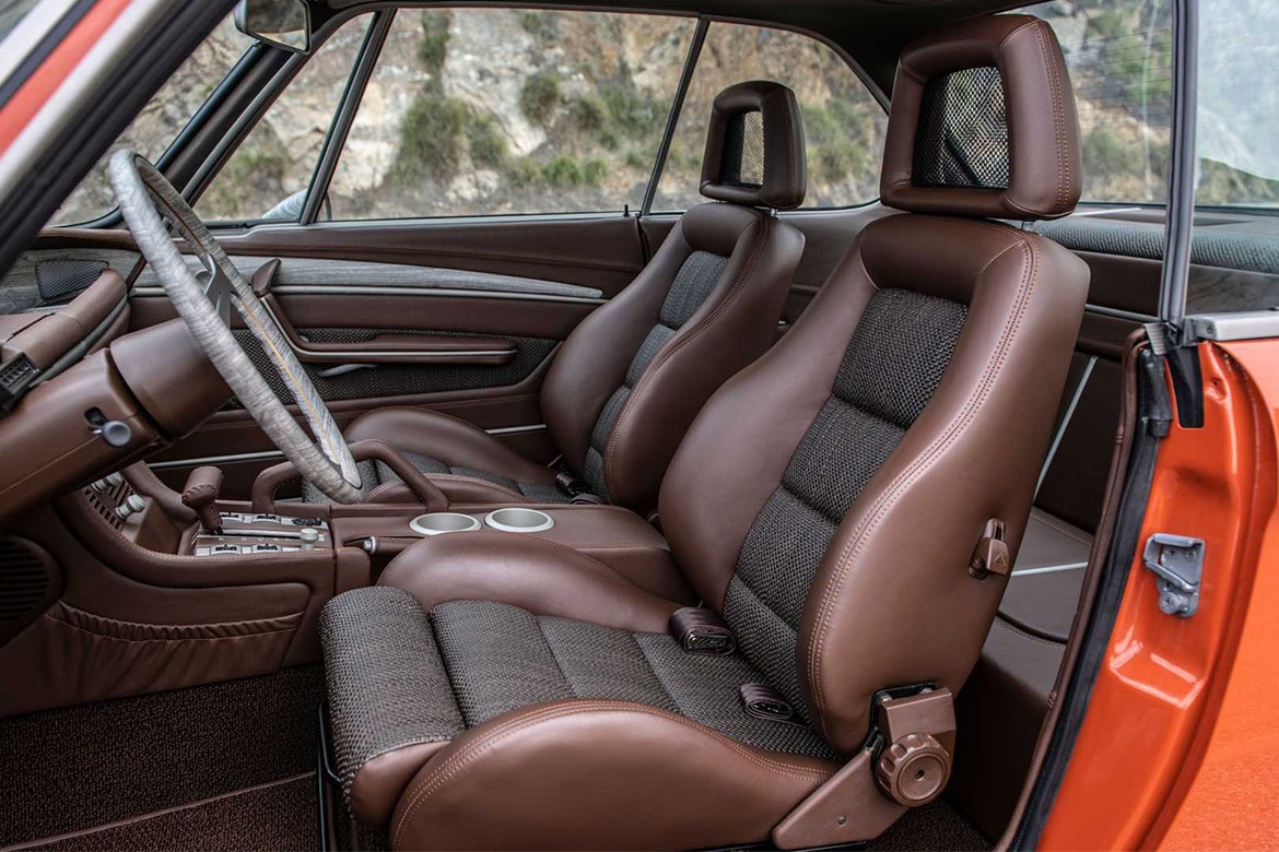 https___hk.hypebeast.com_files_2020_08_speedkore-1974-bmw-30-cs-robert-downey-jr-10.jpg