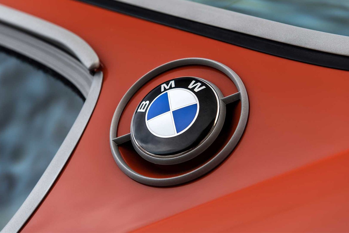 https___hk.hypebeast.com_files_2020_08_speedkore-1974-bmw-30-cs-robert-downey-jr-4.jpg