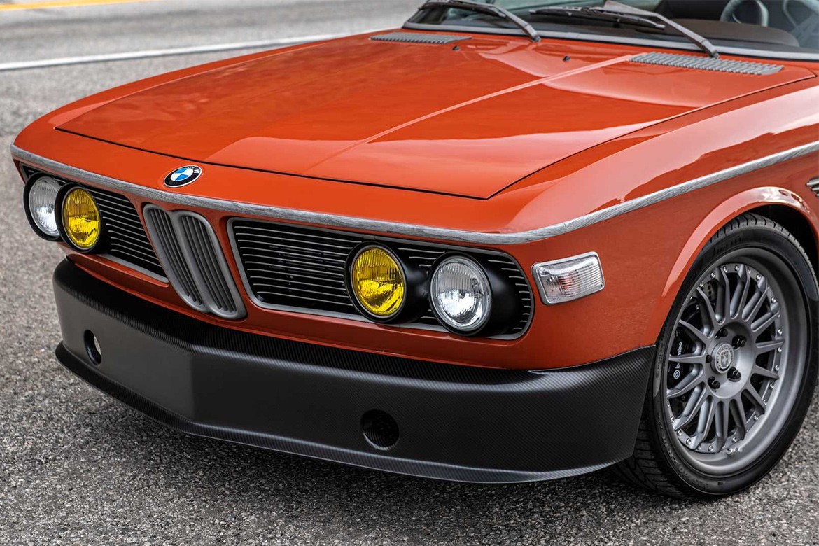 https___hk.hypebeast.com_files_2020_08_speedkore-1974-bmw-30-cs-robert-downey-jr-3.jpg