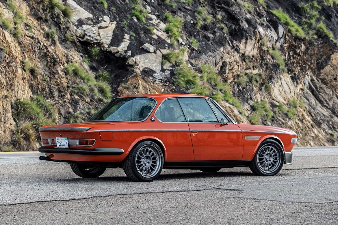 https___hk.hypebeast.com_files_2020_08_speedkore-1974-bmw-30-cs-robert-downey-jr-2.jpg