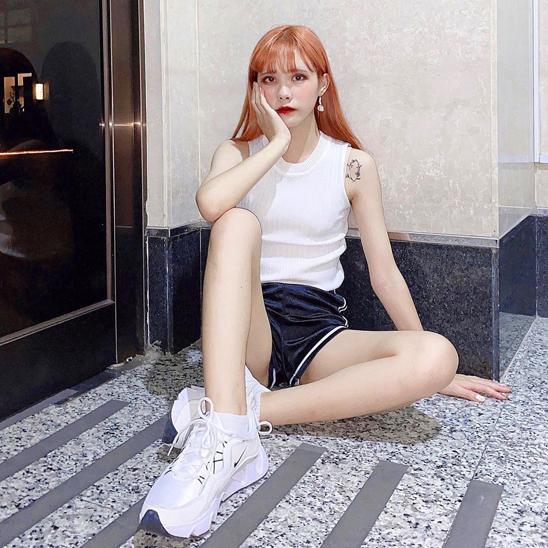 現在是眼睛流行煙燻妝嗎 安琪 - 美女圖 -