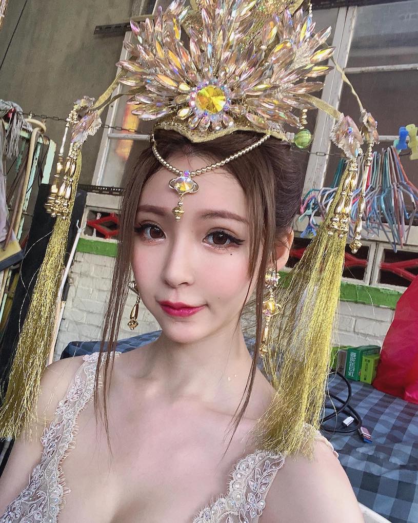 天菜級禮生！美乳正妹「寧寧」超絕美祭典扮相，火辣曲線直接讓人屏息！