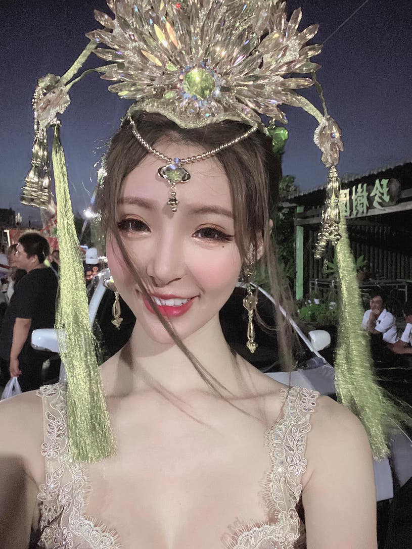 天菜級禮生！美乳正妹「寧寧」超絕美祭典扮相，火辣曲線直接讓人屏息！