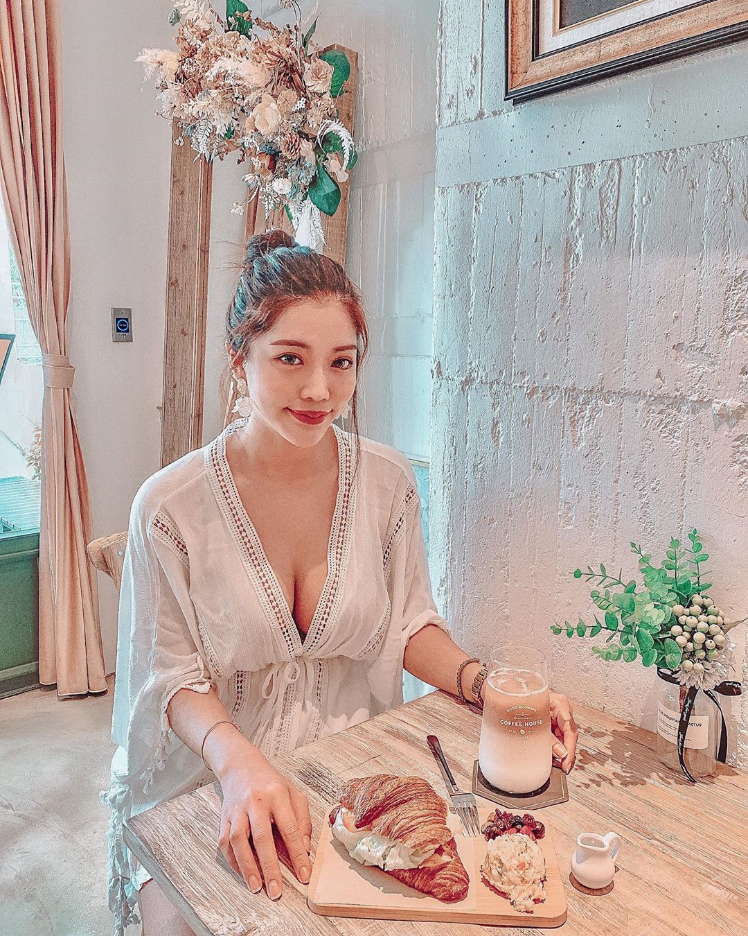 莎莎 Lisa  嫩白碗公奶圓又挺...讓人移不開眼 - 美女圖 -