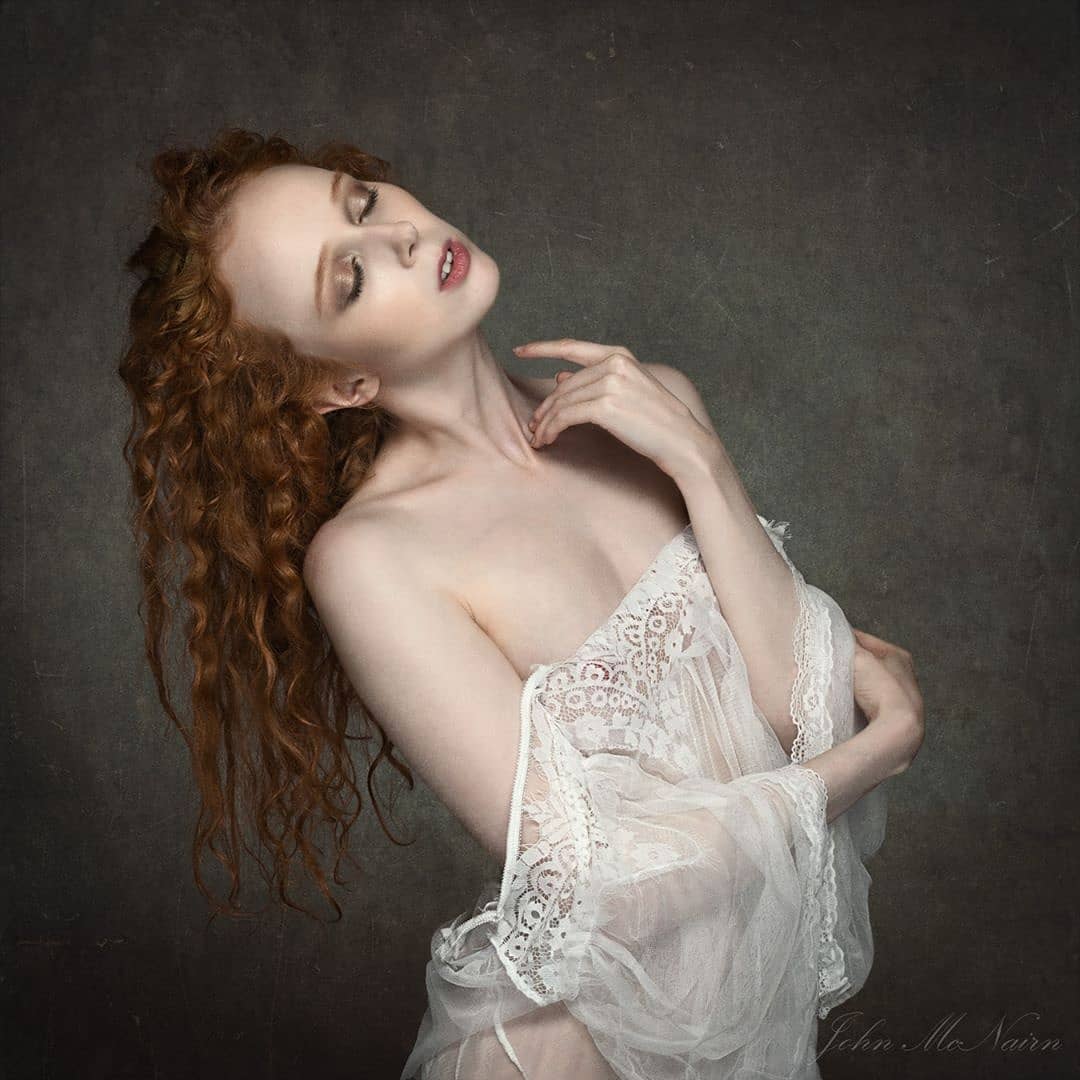 烏克蘭辣模為藝術獻身脫了　「大尺裸露」重現文藝復興白嫩女體之美