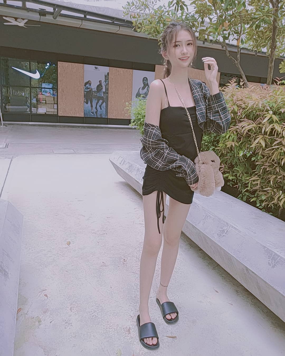 可能才剛成年而已 Shan - 美女圖 -