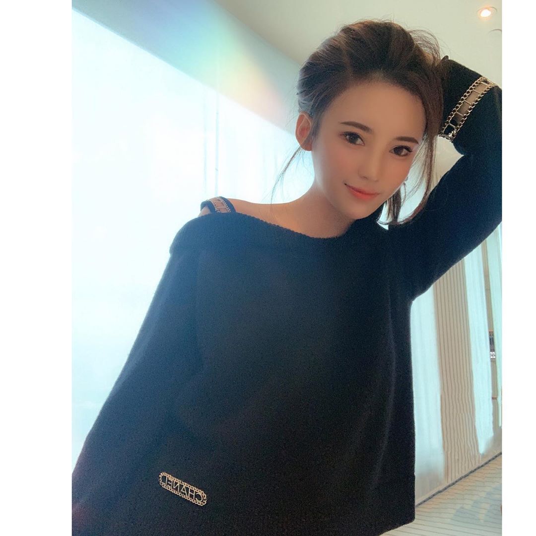 看得出來有點富貴逼人 Yue Yue - 美女圖 -