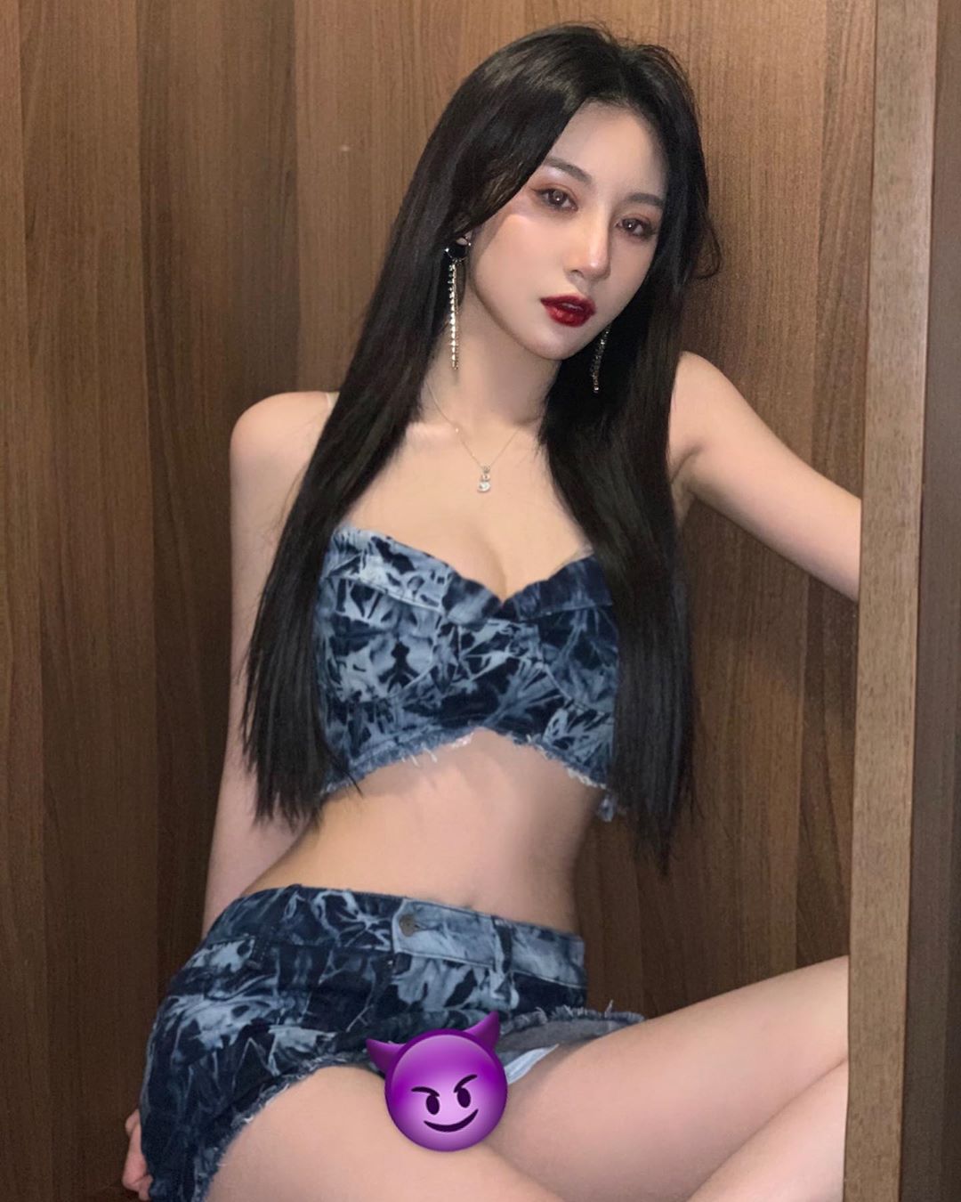 褲子也能開深V！暗黑系性感辣妹「史千千」，穿搭超狂好身材沒在怕！