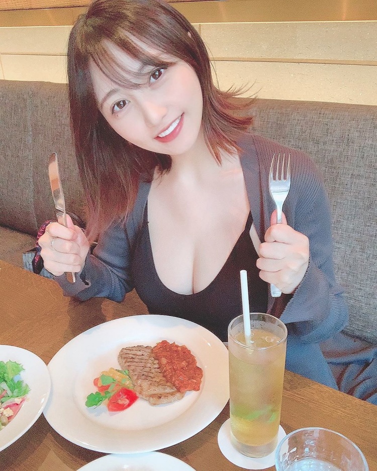 甜心妹吃牛排 我只聞到濃濃奶香~辻りりさ - 亞洲美女 -