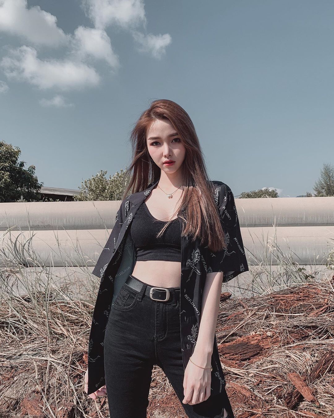女生最喜歡假裝轉頭對你笑 Yvonne - 美女圖 -
