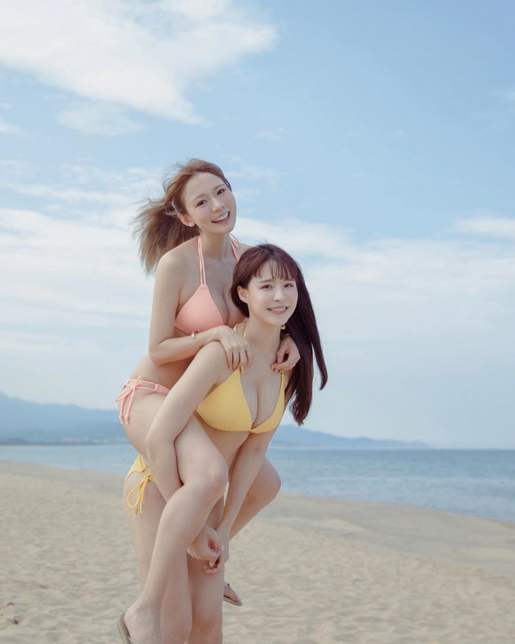 元元、林莎海灘曬比基尼 就像來到天堂 - 美女圖 -