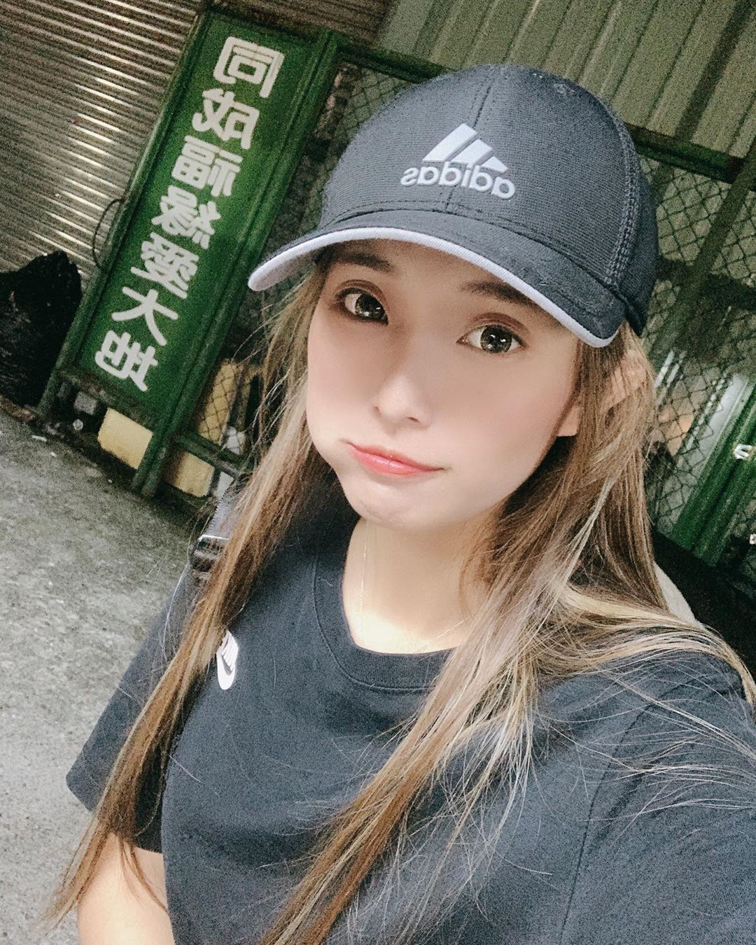 氣質正妹蕭婷雲笑容太迷人  吸引大眾目光 - 美女圖 -