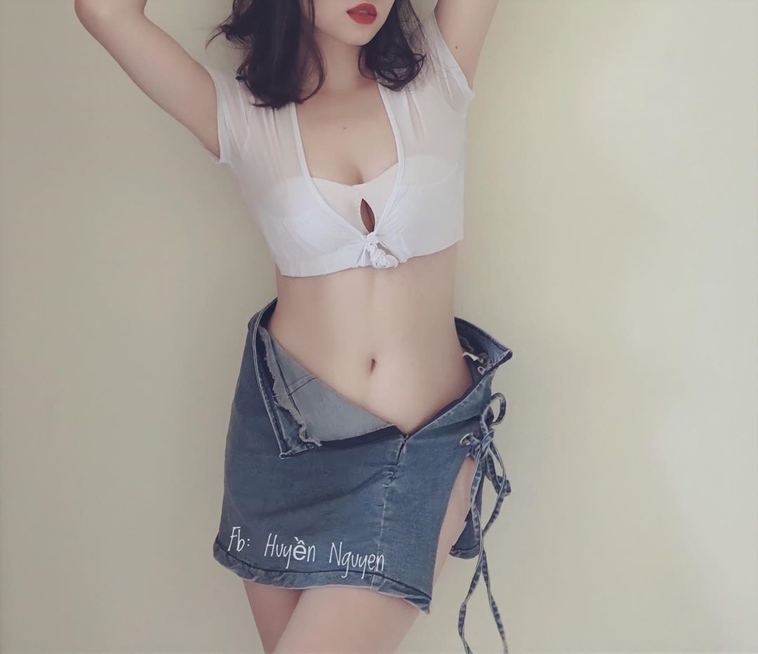 每一套都是戰服！越南「白皙巨乳妹」總是衣不蔽體　方便脫掉就好