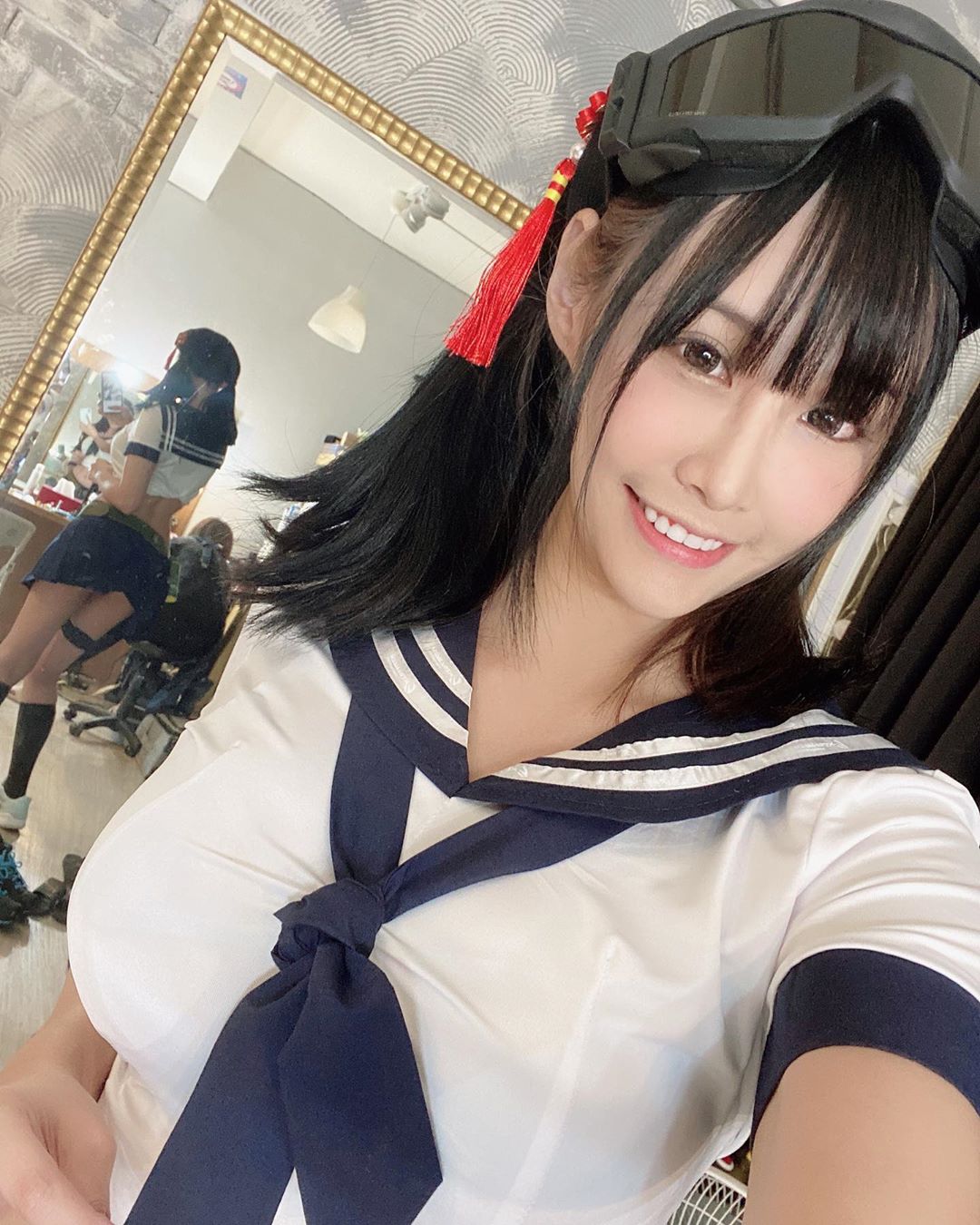 巨乳 Coser「Hana Tu 卡比兔」胸前真的好會卡　逛街不用騰手出來拿飲料