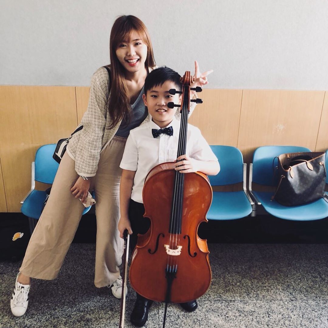 大提琴家教老師「Emily Sung」清新臉蛋好戀愛　網友搶報名課程