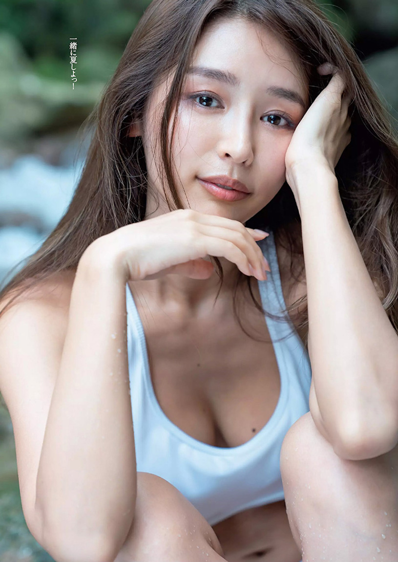 30代美乳歌姬！馬甲線正妹「完美體態超誘惑」，緊實的曲線實在太養眼！