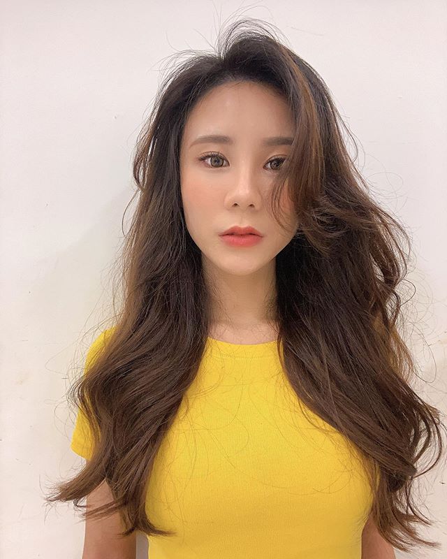 「貓系美人」已上線！辣模「俐璇」的「OL 黑絲」穿搭 送上最銷魂的視覺享受
