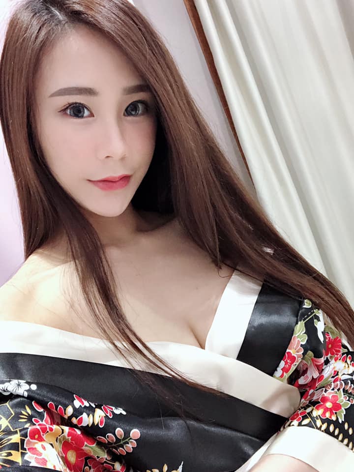 「貓系美人」已上線！辣模「俐璇」的「OL 黑絲」穿搭 送上最銷魂的視覺享受