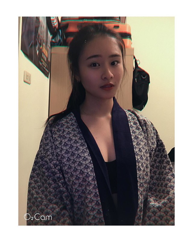 正妹主播魚魚Alice換上內衣被「熊抱」飽滿雙峰超吸睛 - 美女圖 -