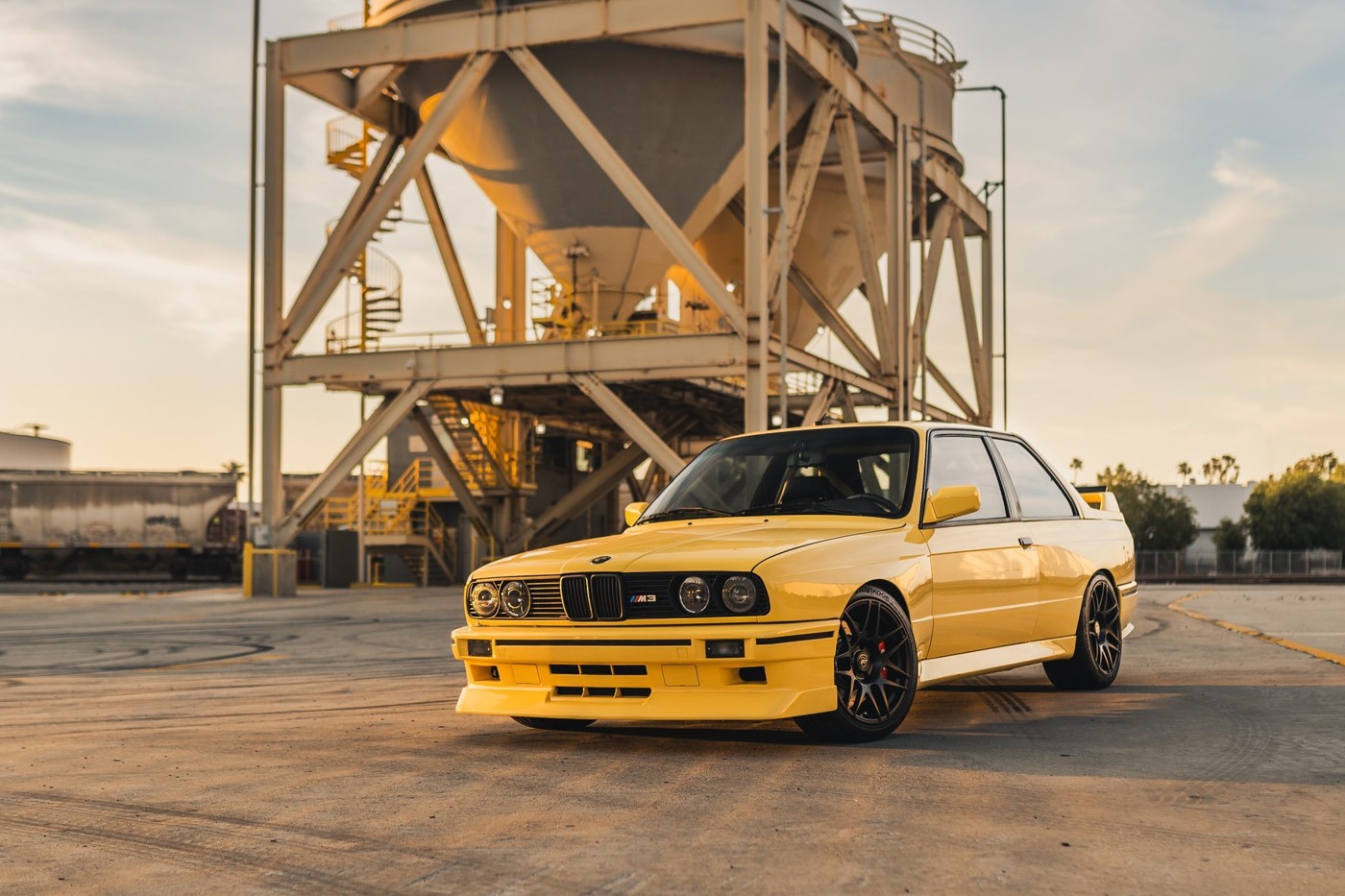 https___hk.hypebeast.com_files_2020_10_1989-e30-bmw-m3-engine-transplant-e36-auction-3.jpg