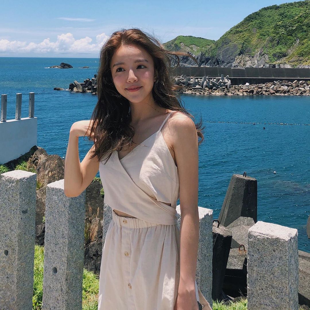 龜山島外海嗨玩SUP！「比基尼正妹」Angie笑容甜美燦爛，身材曲線也好迷人！