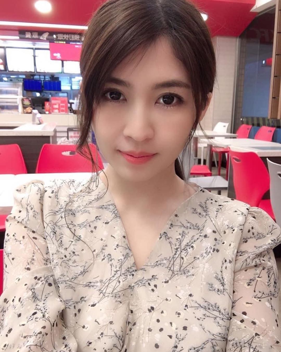這位妹妹不錯 看起來適合談心 李蘊蔚 - 美女圖 -