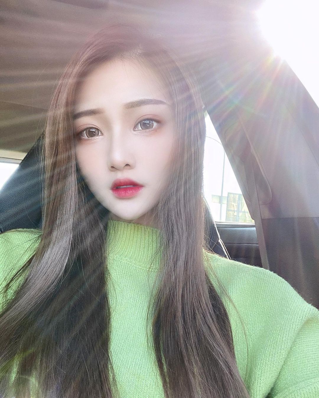 甜心妹雨停 白皙嫩膚無辜大眼太正點! - 美女圖 -
