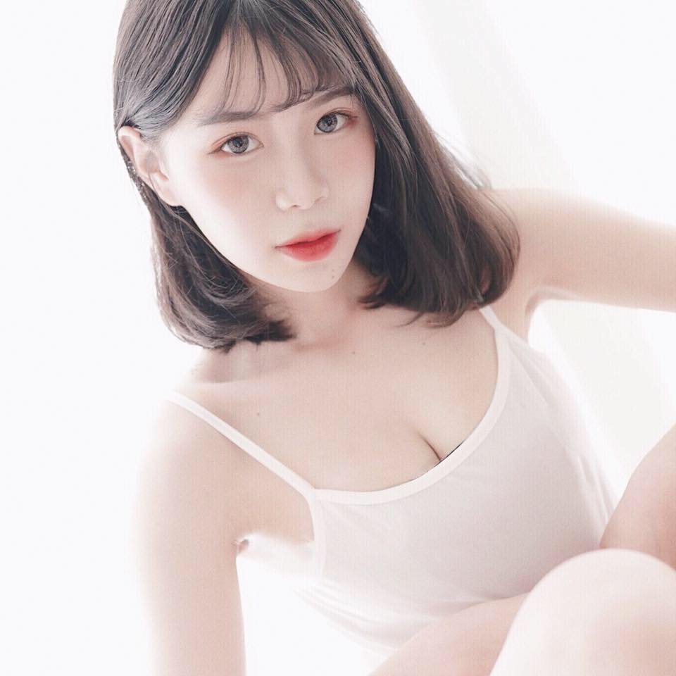 青春肉體真香！電眼美少女「潘潘」解放「D 杯雪乳、誘人翹臀」為老司機解渴