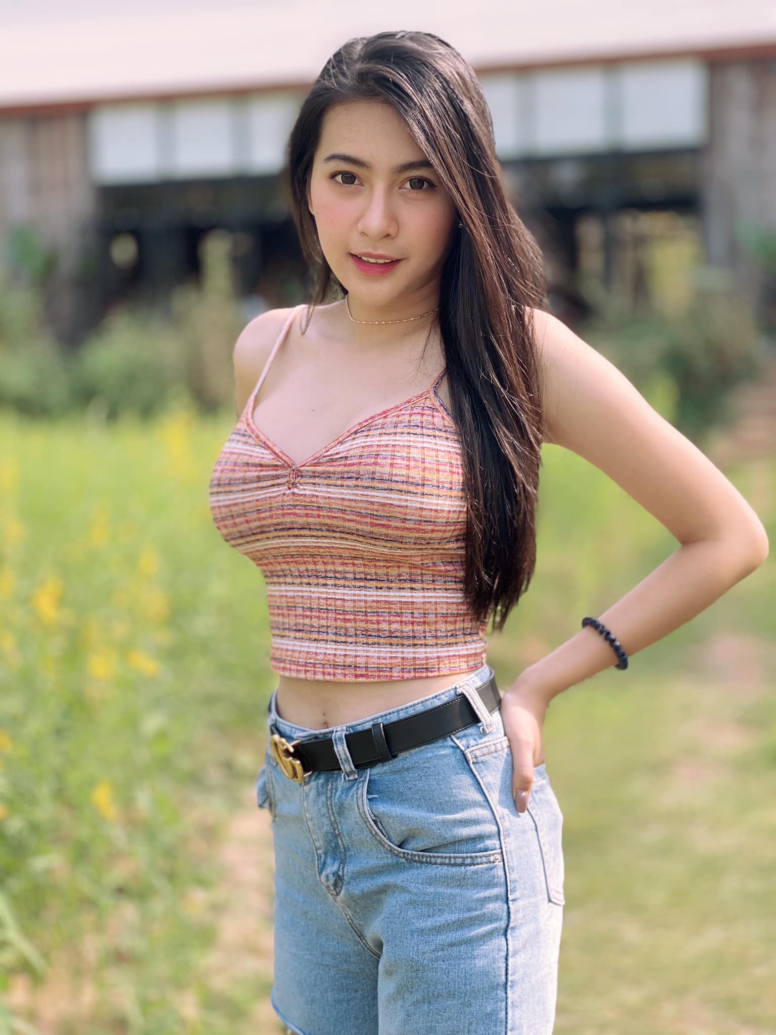 泰國正妹「Ruang」漂亮臉蛋驚豔網友，但大家的目光似乎都放在那一對&#8230;