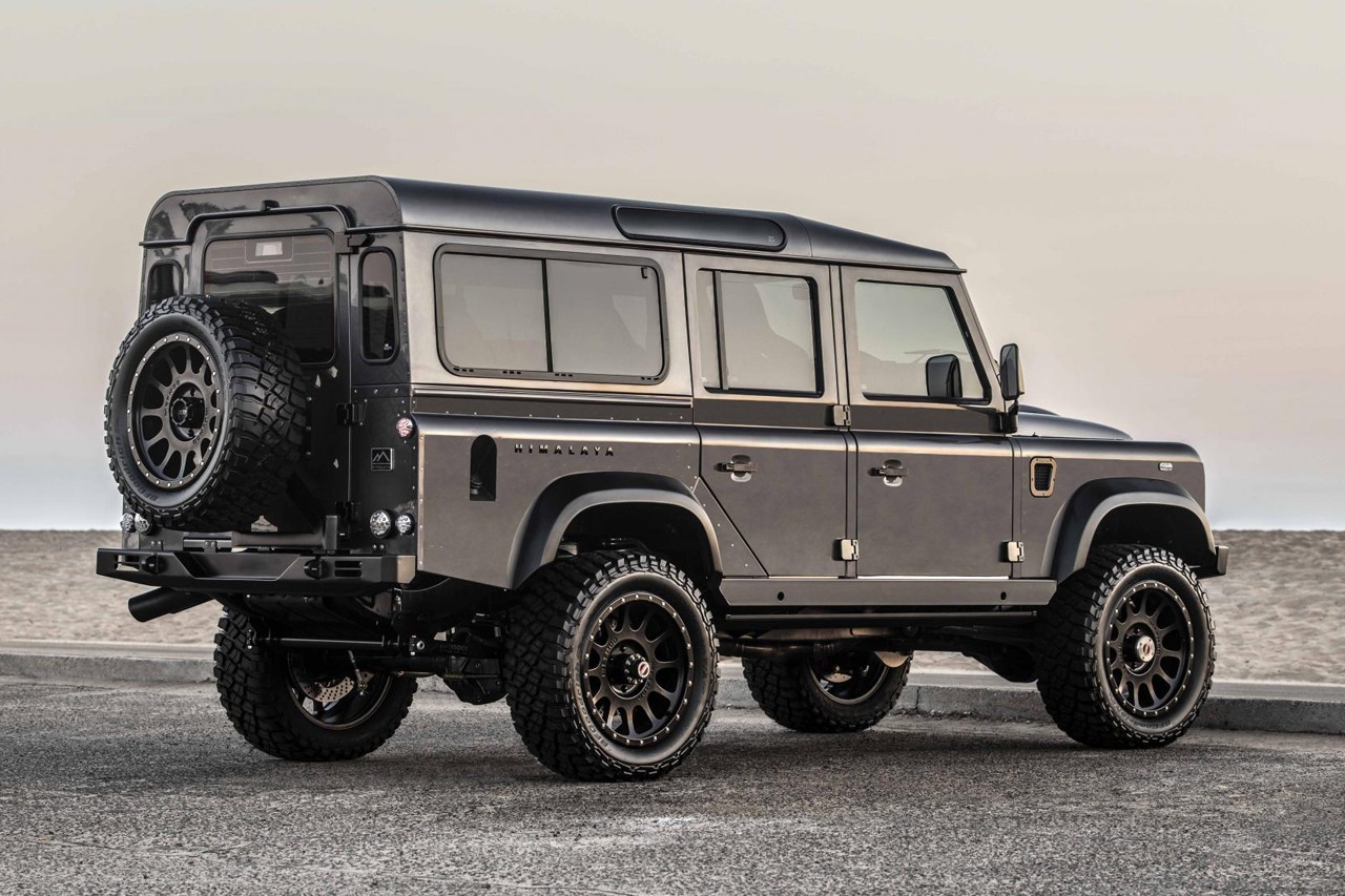 https___hk.hypebeast.com_files_2020_10_himalaya-summit-series-land-rover-defende.jpg