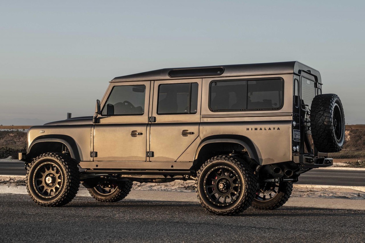 https___hk.hypebeast.com_files_2020_10_himalaya-summit-series-land-rover-defende.jpg