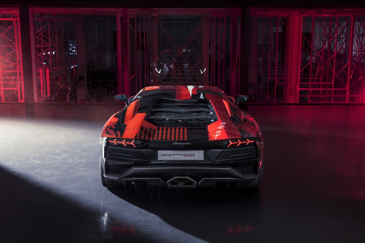 yohji-yamamoto-lamborghini-aventador-s-capsule-collaboration-8.jpg