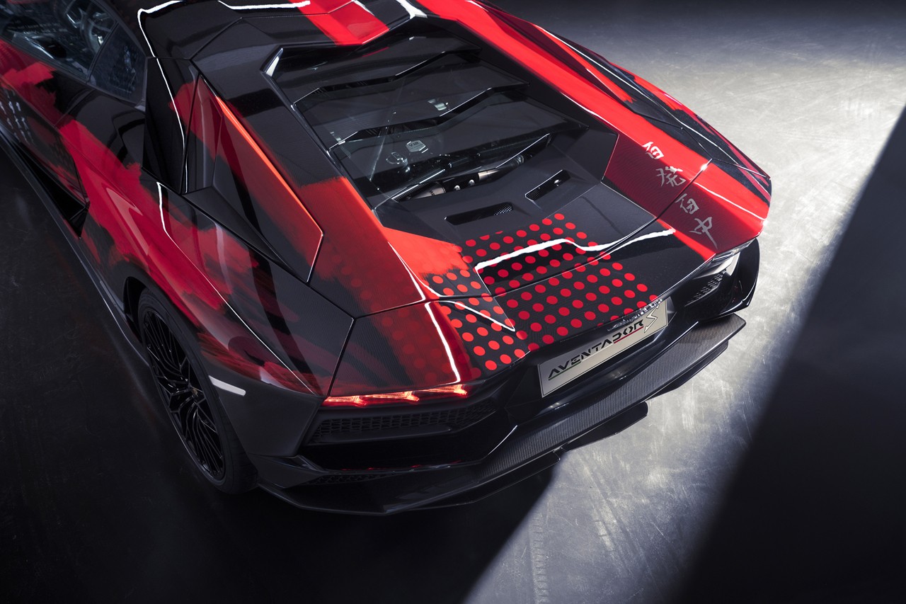 yohji-yamamoto-lamborghini-aventador-s-capsule-collaboration-11.jpg