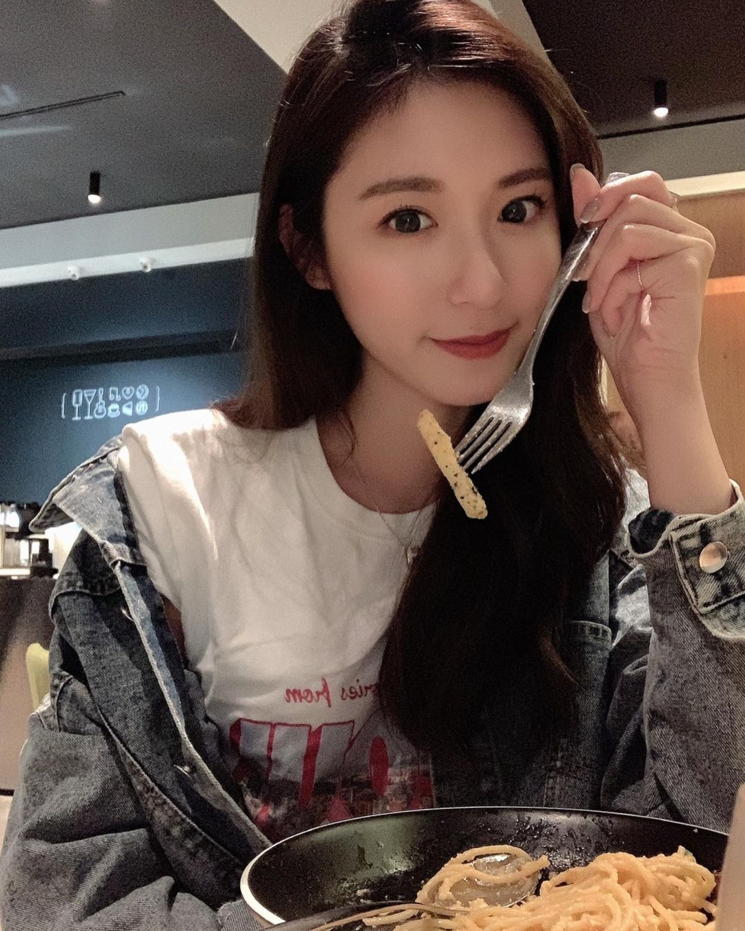 Ariel  天使臉蛋誘使網友都戀愛了 - 美女圖 -