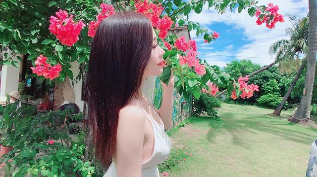 看到這雙電眼，就先投降了！E 杯美人「狗狗」的「爆乳辣照」值得你收藏