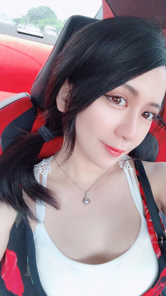 看到這雙電眼，就先投降了！E 杯美人「狗狗」的「爆乳辣照」值得你收藏