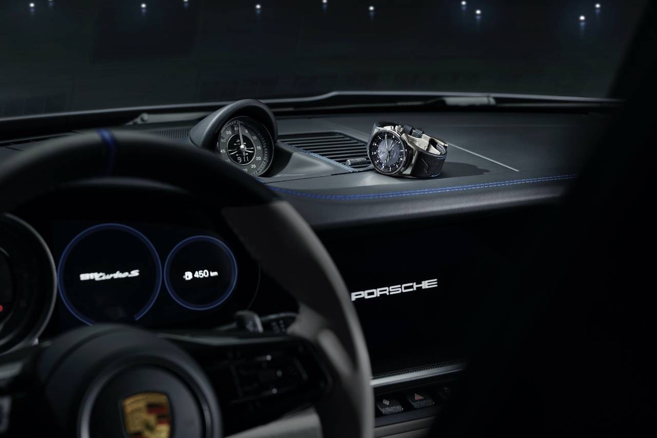 https___hk.hypebeast.com_files_2020_11_porsche-embraer-collaboration-911-turbo-s.jpg