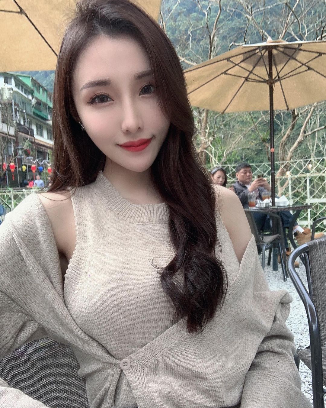 Iris  火辣指數爆表! 嫩白美乳視覺震撼 - 美女圖 -