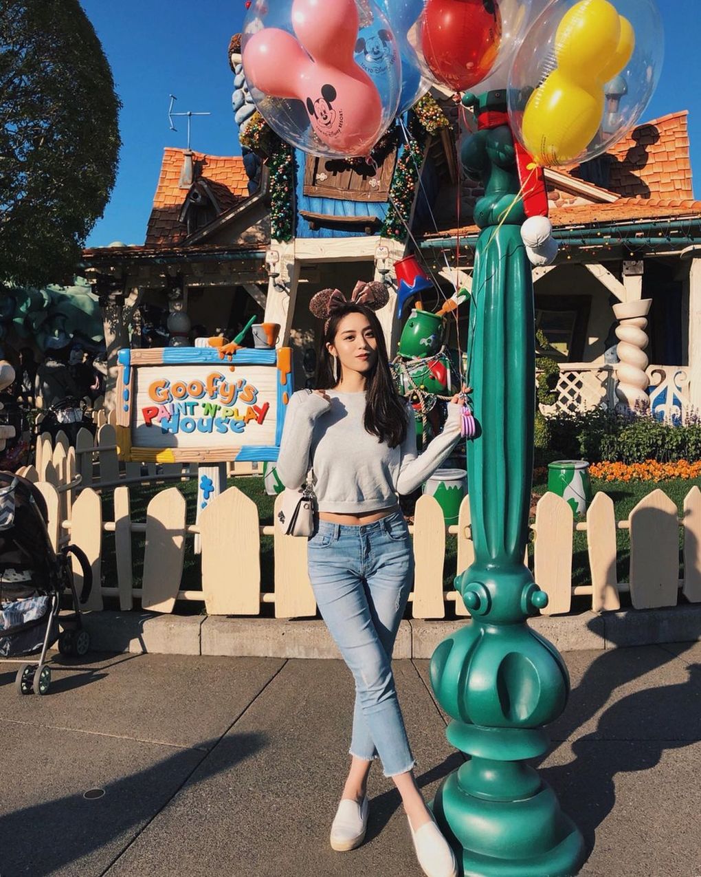 零死角小臉美人「呂尤」甜美陽光笑容加上超性感S曲線，一舉一動都充滿誘惑還有優雅