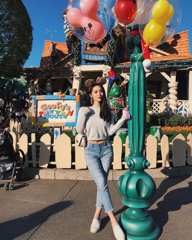 零死角小臉美人「呂尤」甜美陽光笑容加上超性感S曲線，一舉一動都充滿誘惑還有優雅