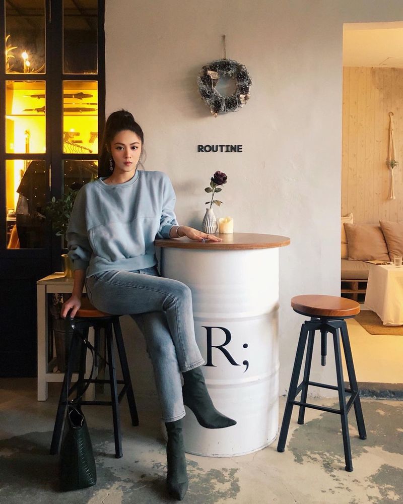 零死角小臉美人「呂尤」甜美陽光笑容加上超性感S曲線，一舉一動都充滿誘惑還有優雅