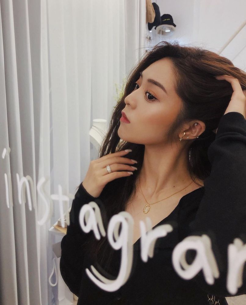 零死角小臉美人「呂尤」甜美陽光笑容加上超性感S曲線，一舉一動都充滿誘惑還有優雅